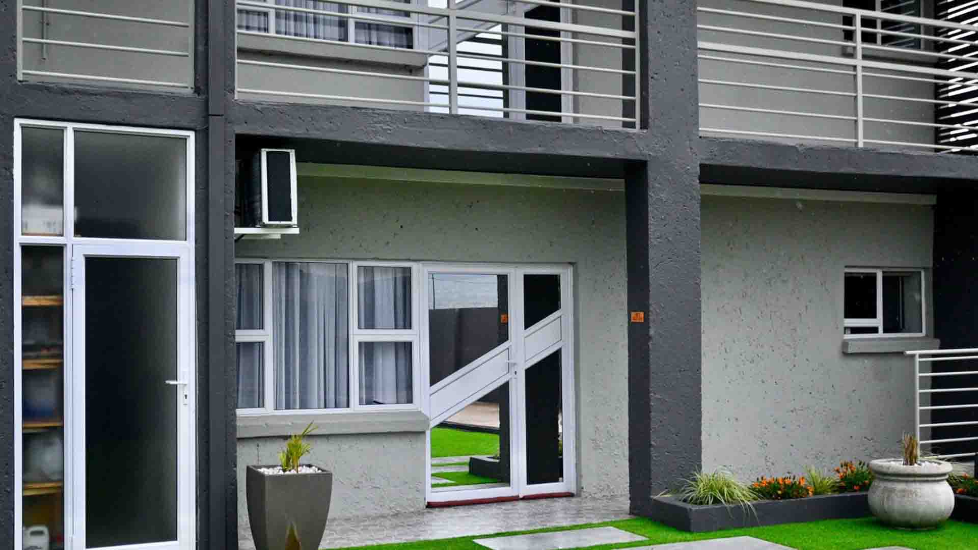 Qhanolla Holiday Apartments entrance